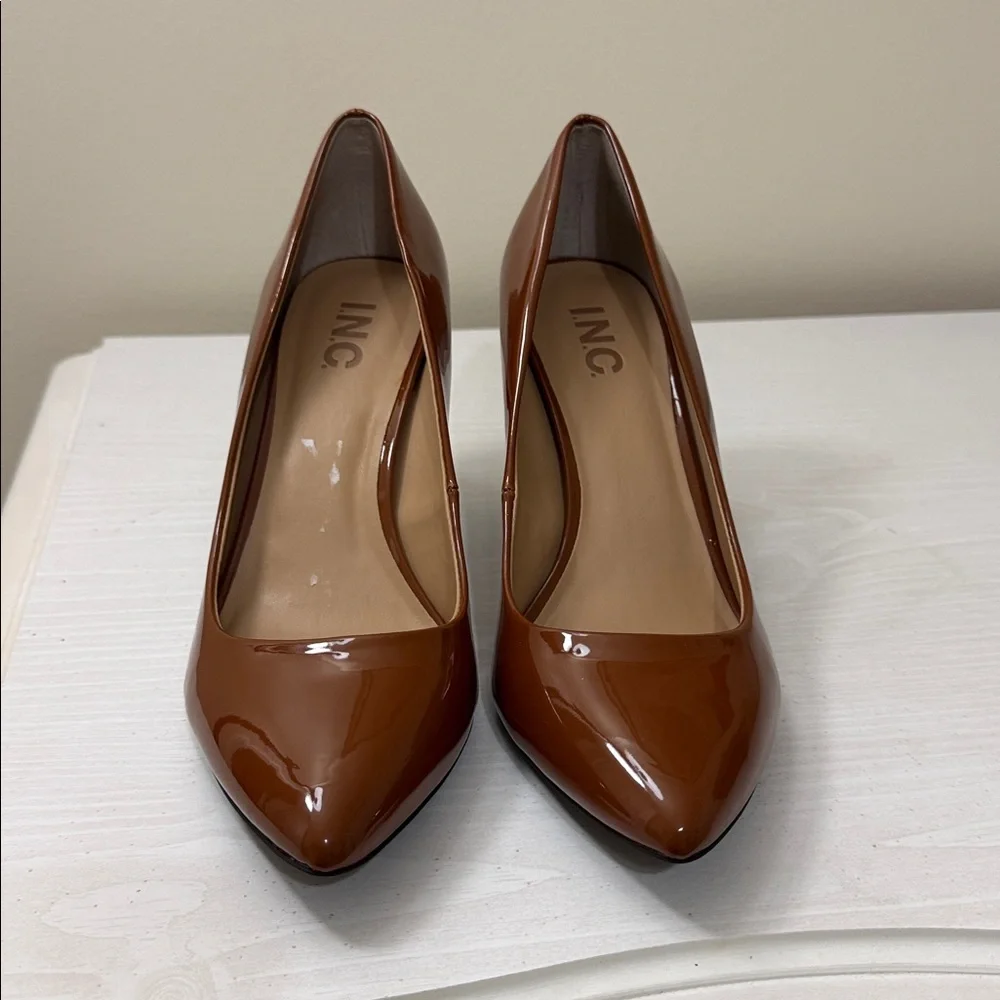 INC cognac patent leather pumps